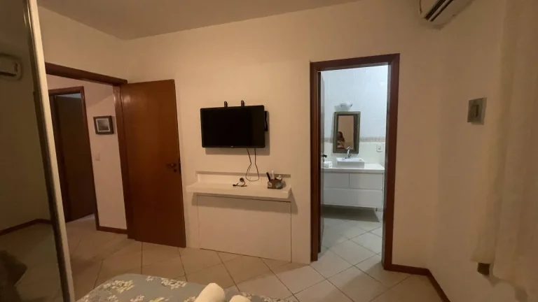Imagem Casa com 6 Quartos para Temporada em Jurerê Internacional