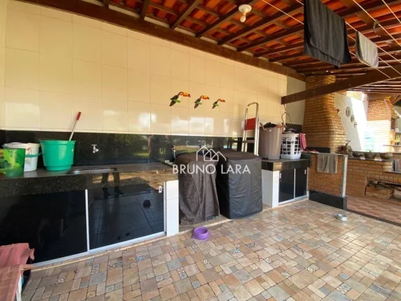 Imagem Sítio com 5 dormitórios à venda, 1870 m² por R$ 1.600.000,00 - Vivendas Santa Mônica - Igarapé/MG