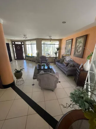 Imagem Casa de Andar à Venda no Bairro Atalaia: Espaçosa, Bem Localizada e Confortável!