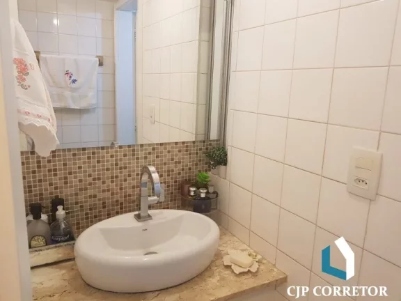 Imagem Apartamento de três quartos com suíte e dependência para vender