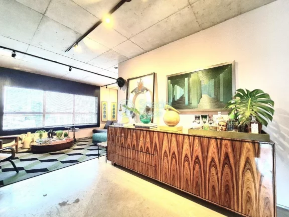 Imagem O apartamento, projetado pelo renomado arquiteto Marlon Gama, que já participou da Casa Cor São Pa...