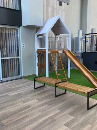 Imagem Apartamento com 2 dormitórios sendo 2 suítes e 2 vagas de garagem, Bairro Canto em Florianópolis/SC