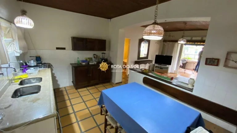 Imagem Casa à venda 4 quartos a poucos metros da Praia de Bombas - Bombinhas SC