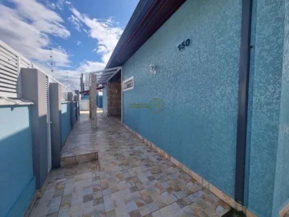 Imagem Casa térrea, alto padrão, de esquina e apenas 150 metros da praia, à venda