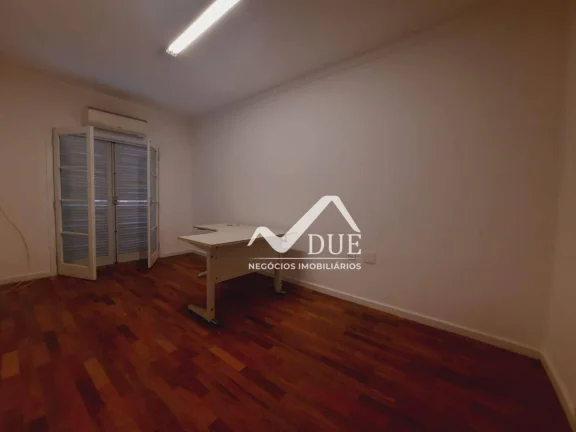 Imagem Apartamento com 3 quartos, ampla cozinha, vaga demarcada à venda, 135 m² por R$ 690.000 - José Menino - Santos/SP