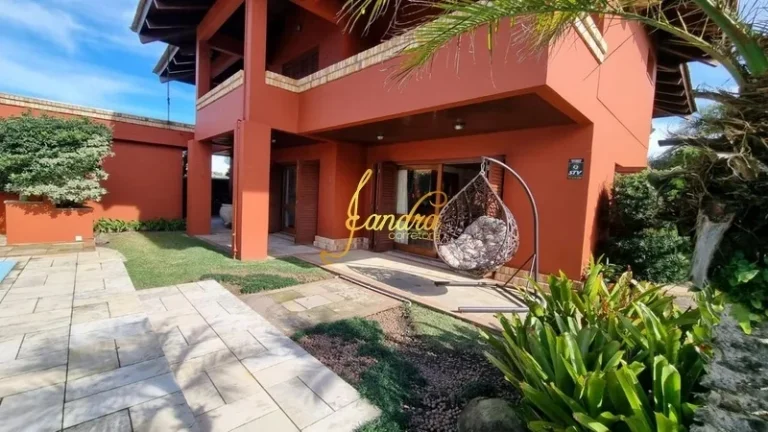 Imagem Sobrado no Centro de Xangri-la com 05 dormitórios com piscina