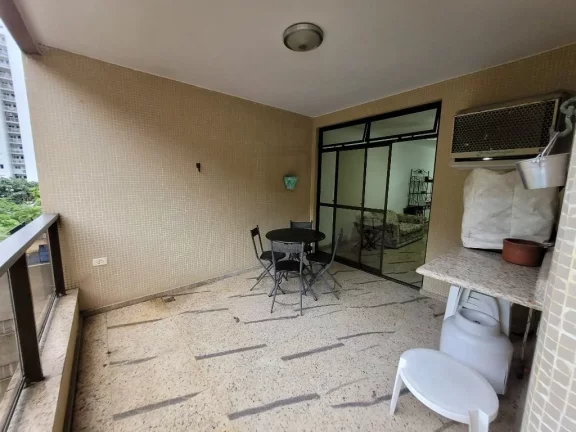 Imagem PITANGUEIRAS - LOCAL NOBRE, APTO COM PISO EM EM GRANITO, EXCELENTE APTO REFORMADO E SUPER ESPAÇOSO, 120 M² ÚTEIS, 02 VAGAS DE GARAGEM, SERV. DE PRAIA