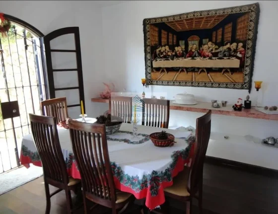 Imagem Casa de luxo em condomínio no Santa Rosa, Niterói-RJ: 4 quartos, 1 suíte, 2 banheiros, 2 vagas de garagem, 450m²
