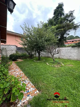 Imagem Casa a Venda no Bairro Jardim Califórnia em Campos do Jordão - SP.