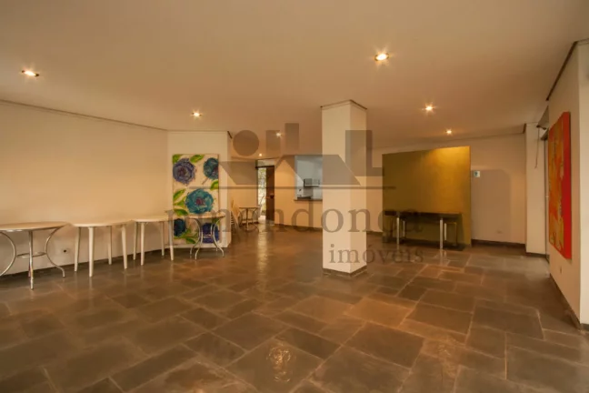 Imagem Apartamento no Alto da Lapa com 209m² pronto para morar, 3 suítes e 3 vagas.