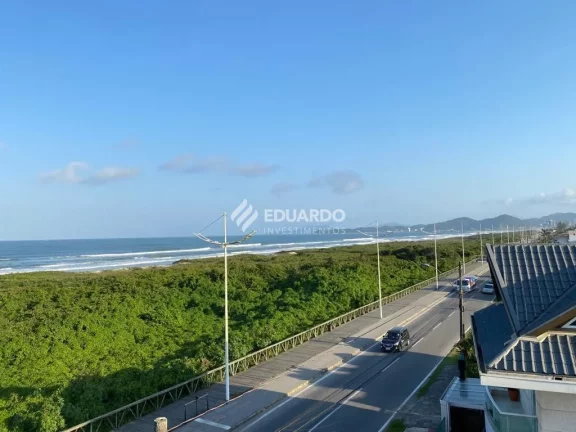 Imagem Casa Frente Mar com 7 dormitórios à venda sendo 5 suítes, 425 m² – Meia Praia –