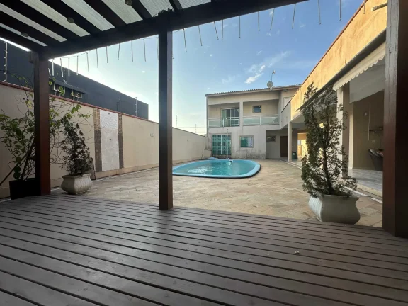 Casa com 4 suítes e 3 vagas de garagem no Bairro Dom Bosco em Itajaí/SC