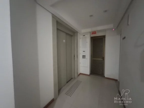 Imagem Sala Comercial com 35m², elevador Maca-Leito