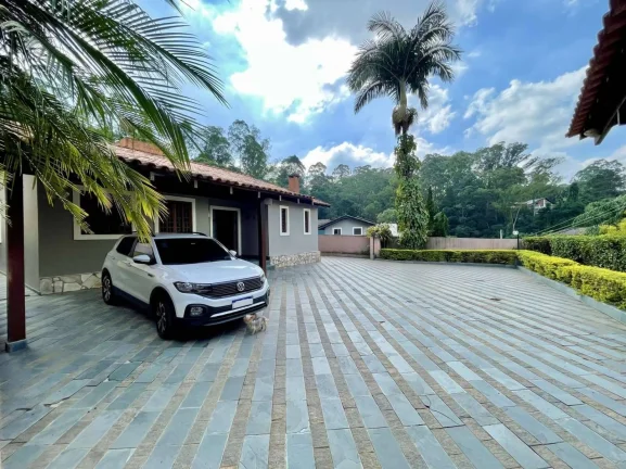 Imagem Cond Chácar dos Lagos - Térrea 3 suítes, anexo gourmet, piscina e pomar!