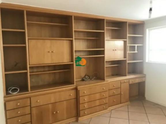 Imagem Casa para Venda em São Roque, Jardim Meny, 4 dormitórios, 1 suíte, 1 banheiro, 4 vagas