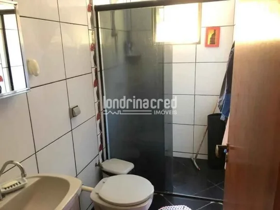 Imagem Casa Ampla na Zona Norte de Londrina – 382m² de terreno, 180m² construídos, 3 quartos, 5 vagas e espaço para futura área gourmet!