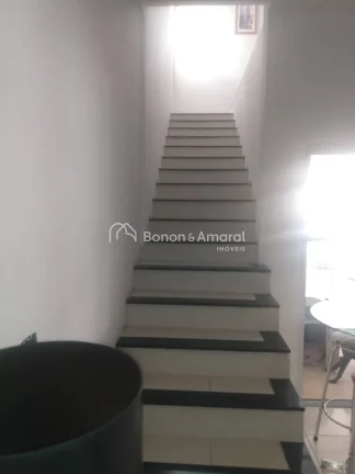 Imagem Este sobrado recém-reformado oferece uma combinação perfeita de modernidade e conforto em seus 21...