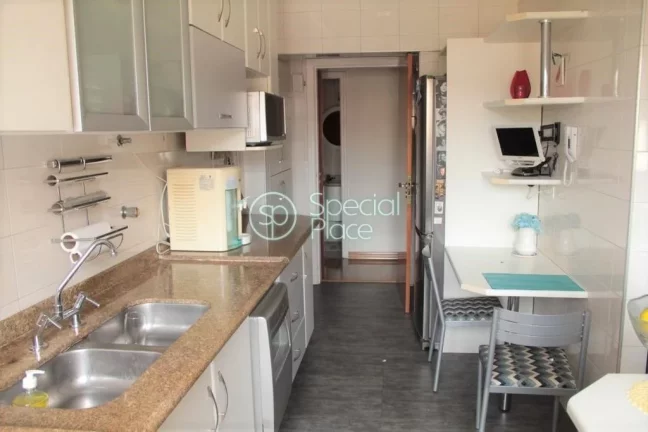 Imagem Ótimo apartamento com 132 m² em Perdizes. Amplo living para três ambientes com acesso à varanda,...