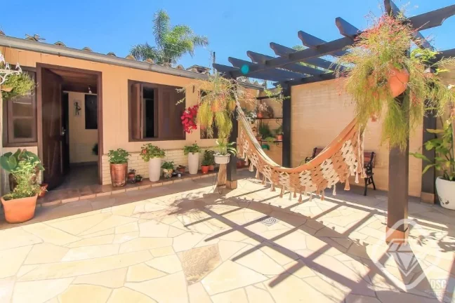 Imagem Sobrado com charme e praticidade na zona sul!

Essa casa estilo sobrado é perfeita para quem busca ...