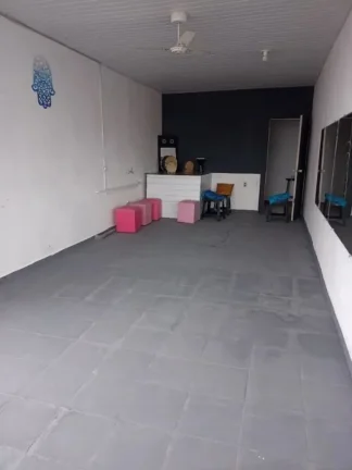 Imagem Salão Comercial de Alto Padrão para Locação na Vila Santana, Sorocaba-SP: 2 Salas, 1 Banheiro, 146m² de Área.