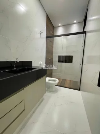 Imagem Casa de Alto Padrão à Venda no Jardim do Lago, Uberaba