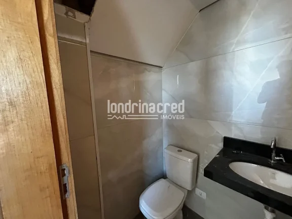 Imagem Sobrado à venda na Zona Oeste de Londrina: 3 suítes, banheiro social, área gourmet, 2 vagas de garagem, 100m² construídos em terreno de 130m²