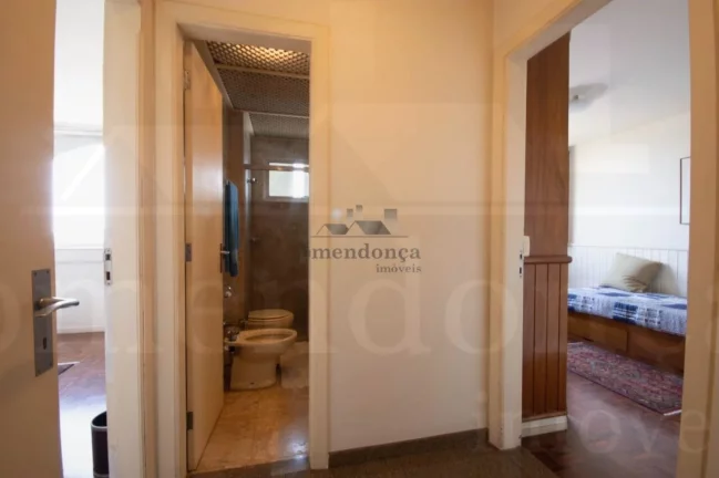 Imagem Apartamento amplo, com terraço, living para 02 ambientes espaçosos, sala de almoço, sala de TV, l...