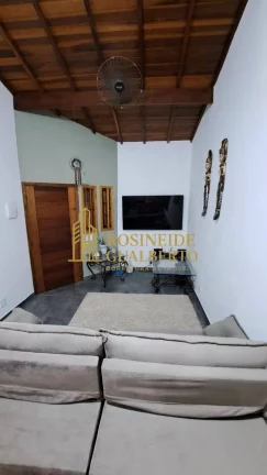 Imagem Casa Elegante com 4 Dormitórios a 700 metros da praia de Massaguaçu.