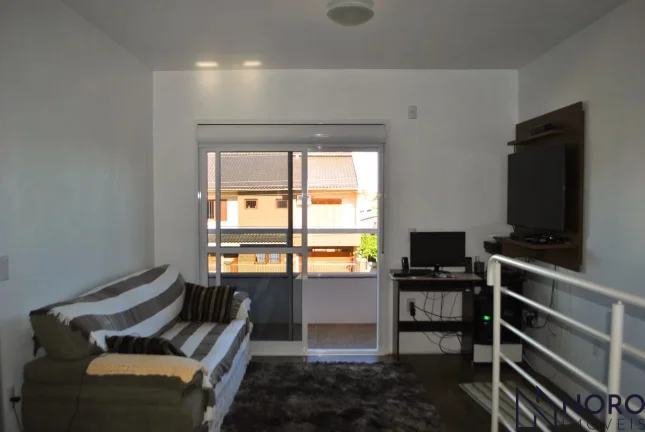 Imagem Casa de 3 Dormitórios sendo 2 Suítes, vaga para 2 carros com pátio.