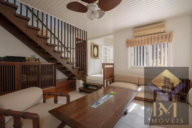 Imagem Belissima casa a venda no Litoral Norte, pé na areia, ideal para pousada.