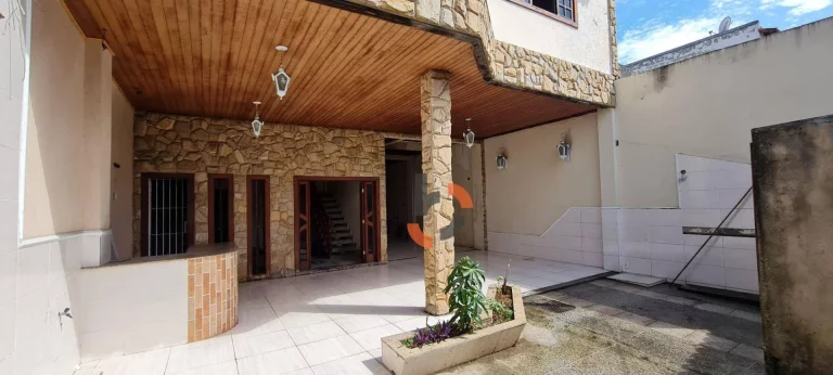 Imagem Casa com 4 dormitórios à venda, 452 m² por R$ 550.000,00 - Cerâmica - Nova Iguaçu/RJ