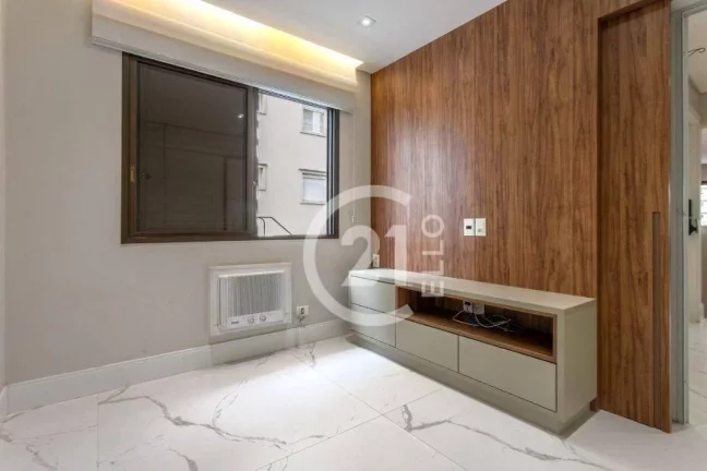 Imagem Apartamento com 3 suítes totalmente reformado na melhor rua do Campo Belo