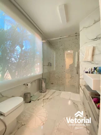 Imagem Casa de luxo à venda em Barreiras-BA, bairro Renato Gonçalves: 4 quartos, 3 suítes, 3 salas, 2 banheiros, 4 vagas, 400m². Confira!