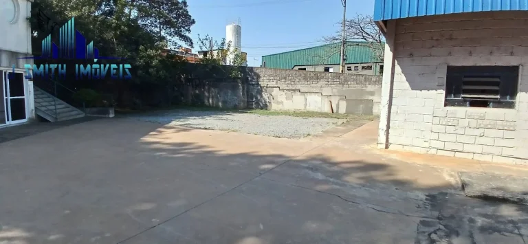 Imagem TERRENO COM GALPÕES Á VENDA - A.T. 7.430m² . AC. 2.816m² (5 galpões+adm)