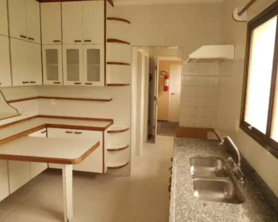 Imagem Apartamento à venda no Guarujá na Praia das Pitangueiras.