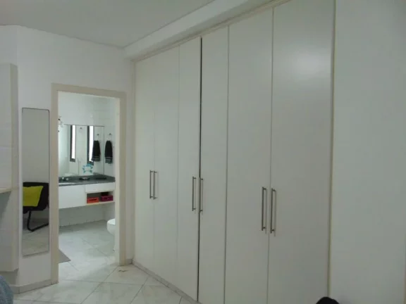Imagem Cobertura duplex com mobília, 03 suítes sendo 01 suíte master, 300 m² de área útil, 01 sala ampla para 2 ambientes, imóvel bem localizado