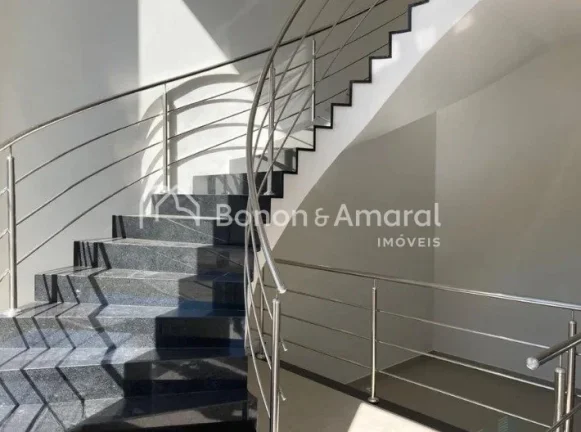 Imagem Em uma das regiões mais desejadas de Valinhos, no exclusivo Residencial Vila de São Lourenço, enc...