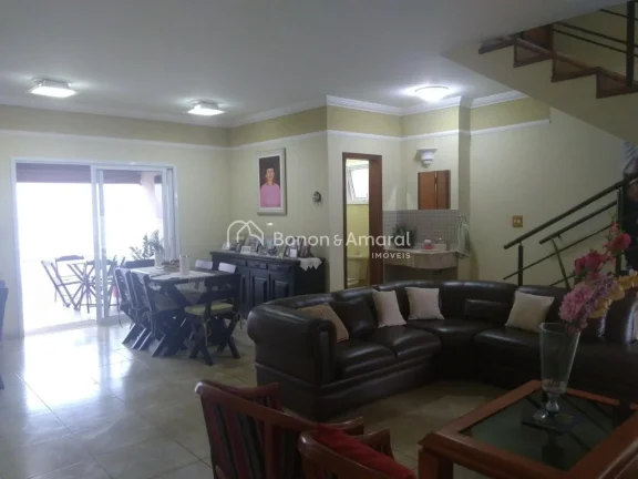 Imagem Aconchegante, moderna e muito bem localizada, esta residência oferece conforto e privacidade, com 4...