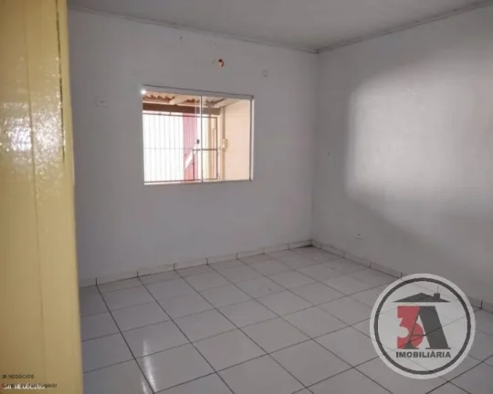 Imagem Casa 2/4 no Três Marias
