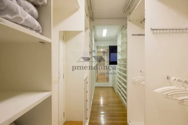 Imagem Incrível Apartamento com magnificos terraços!!! Apartamento de 390m² generosamente distribuídos,...