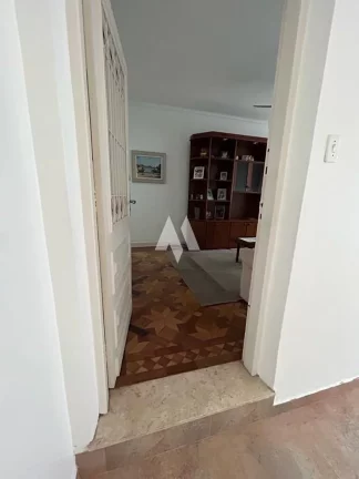 Imagem Sobreposta Térrea com 03 dormitórios sendo 01 suíte em Santos