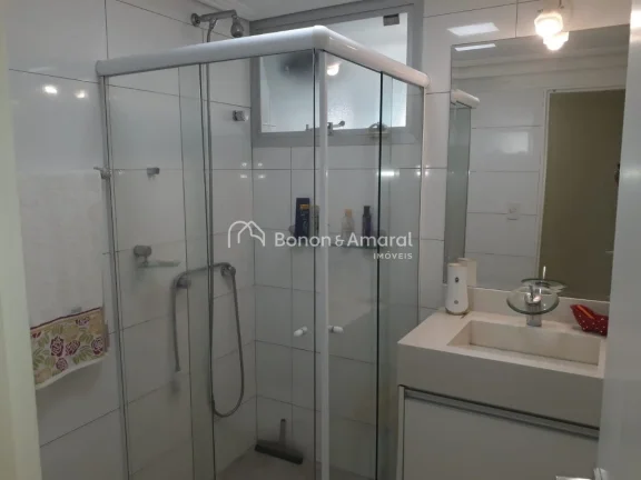 Imagem Espaçoso apartamento totalmente renovado, oferecendo 117m² de conforto e elegância. Com 3 quartos...