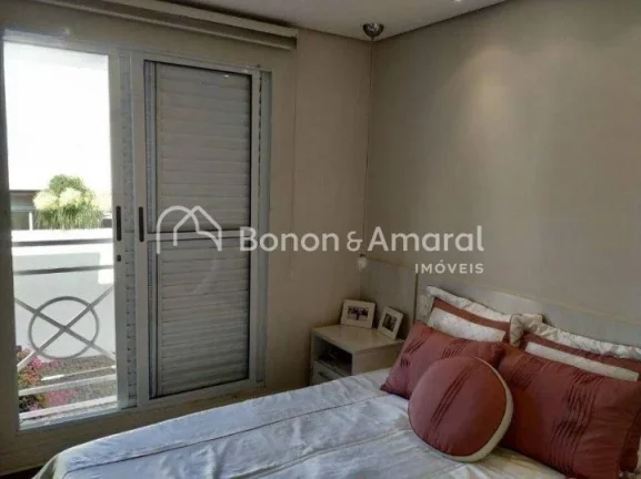 Imagem Casa com 3 quartos, sendo um suíte, com armários e ar condicionado, sala living três ambientes, c...