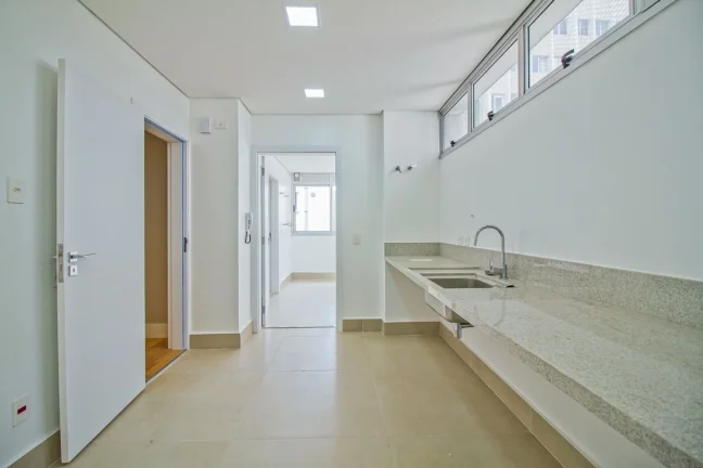 Imagem Apartamento 210M², 2Q, 1 Suíte, 2 Banheiros, 1 Vaga, Varanda, Academia, Salão de Festas, Playground, Jardim.