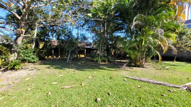 Imagem VENDIDO PELA MOVA! Casa com dois terrenos, quadra mar em Itapoá