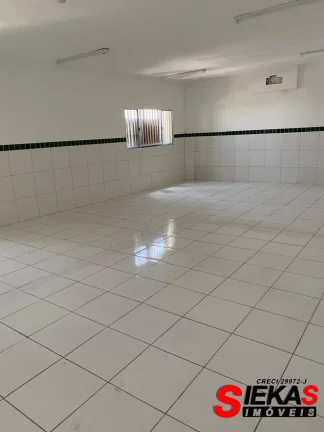 Imagem Galpão Comercial para Locação na Vila Santa Teresa - 6 Salas, 3 Banheiros, 2 Vagas de Garagem, 840 m² - São Paulo-SP