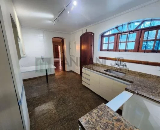 Imagem Casa de Luxo à Venda ou Locação em Jardim Paulista, São Paulo-SP: 3 quartos, 3 suítes, 3 salas, 5 banheiros, 4 vagas, 240 m².