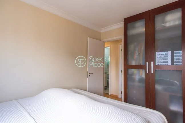 Imagem Excelente apartamento com 78m², andar alto, vista livre, 3 dormitórios, sendo uma suíte, living c...