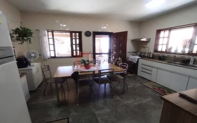 Imagem Casa independente a venda de 5 quartos no cond. dos Pássaros em Cabo Frio