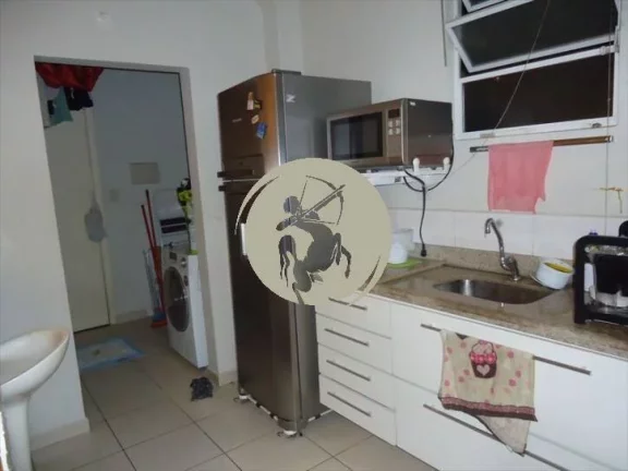Imagem APARTAMENTO DE 1 DORMITÓRIO GRANDE DE FRENTE PARA O MAR COM SACADA E REFORMADO